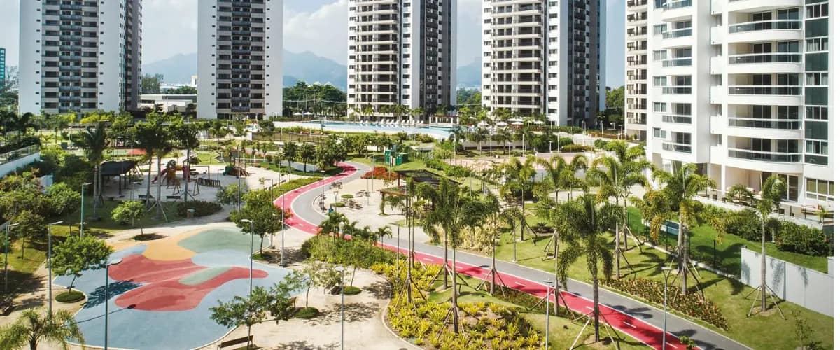 Parque do Ilha Pura na Barra da Tijuca com áreas verdes, lazer e condomínio ao redor